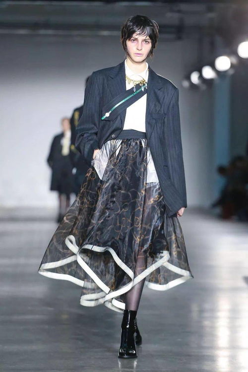 解與構的嬗變 解構主義如何重塑服裝的形態與意義